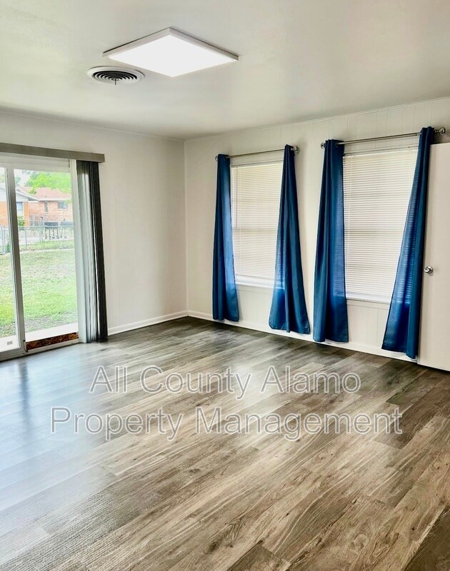 Building Photo - 4923 Creekmoor Dr