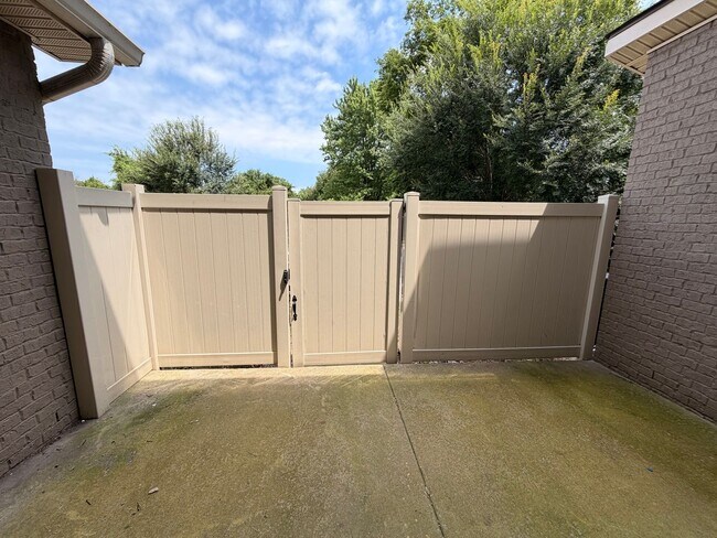 Building Photo - 315 E Clark Blvd