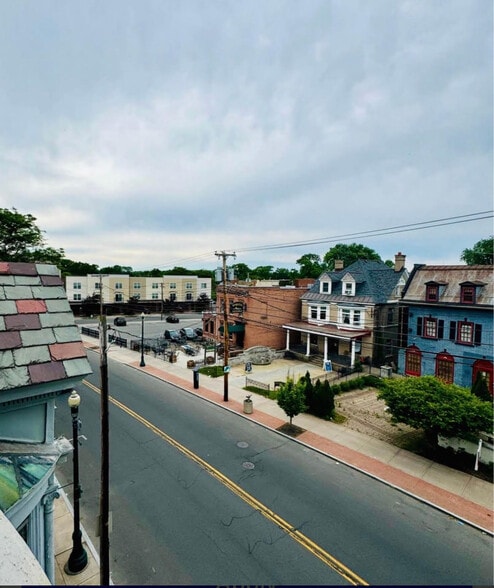 Building Photo - 612 Union St