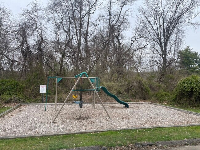 Building Photo - 173 Foxbridge Village Rd