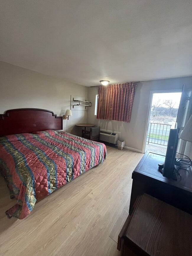 Building Photo - Cozy Studio Apartment/Motel Style in East Nashville....Furnished or Unfurnished. Occupancy limit ...