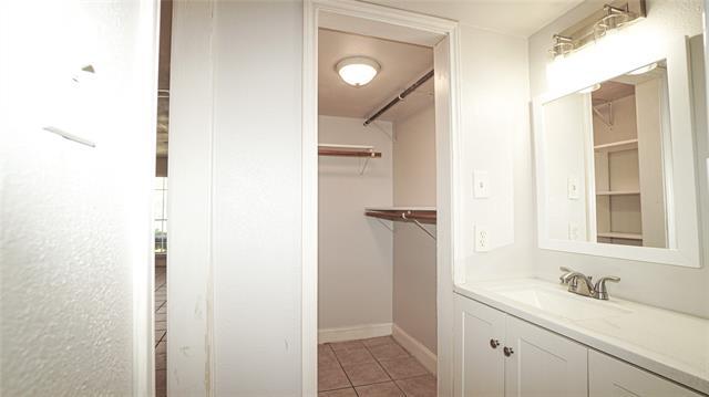 Building Photo - 5638 Marina Dr