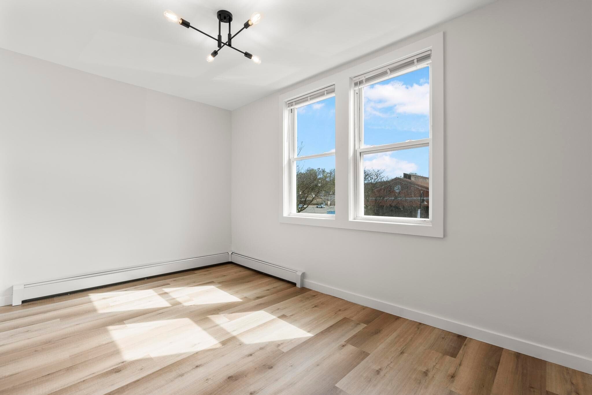 Building Photo - 431-431 N Main St