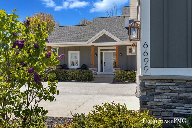 Building Photo - Spacious 6-Bedroom Retreat in Rockford with 3.5 Luxurious Baths