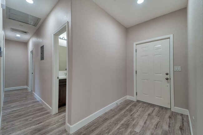 Building Photo - Pet Friendly Home in Olivehurst!