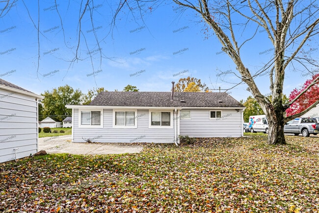 Building Photo - 9965 Crestwood Dr