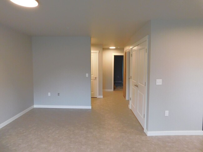 Building Photo - 2Bd/2Ba 2nd Story Apartment Unit - Availab...