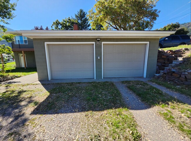 Building Photo - 820 Montana Ave