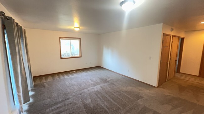 Building Photo - $500 Rent Credit - Spacious 5-bedroom home...