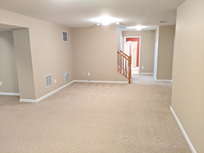 Building Photo - 403 McClellan Dr