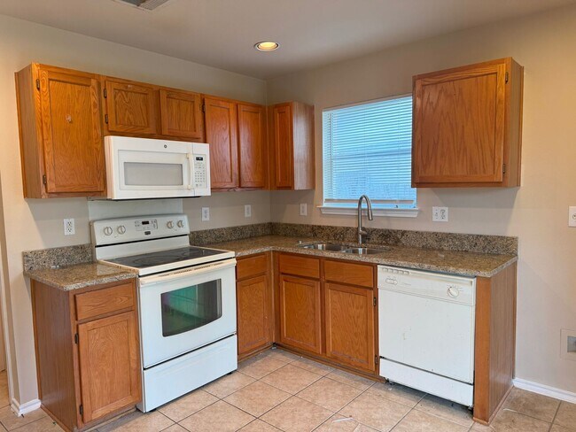 Building Photo - 9061 Clearwood Pth