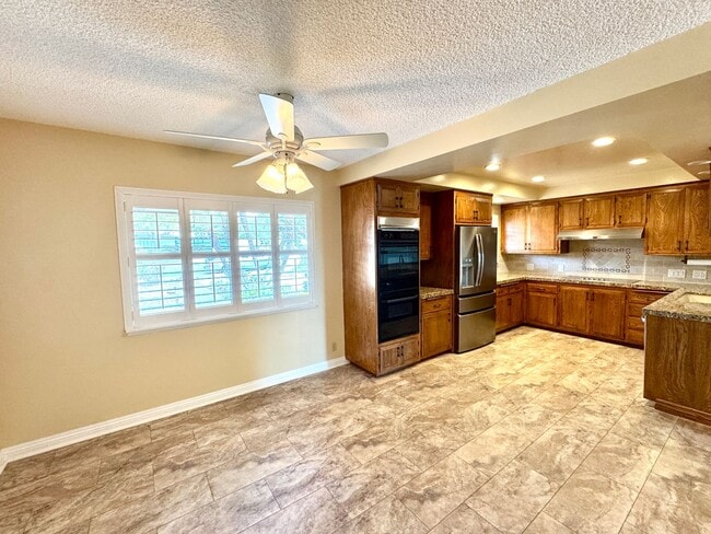 Building Photo - Light, Bright & Lovingly Maintained Claremont Home for Lease