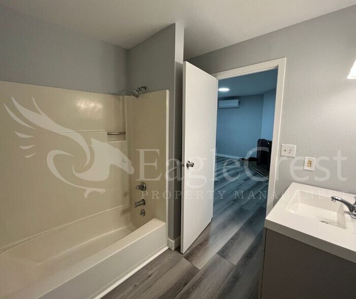 Building Photo - 17/19 S. Roosevelt