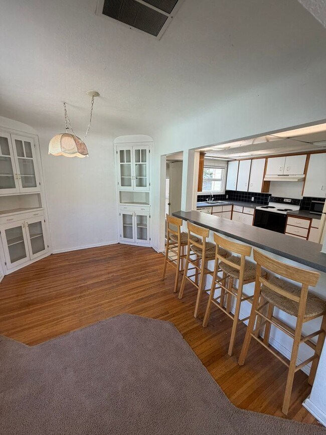 Building Photo - 2 Bedroom with a garage with Large fenced yard!