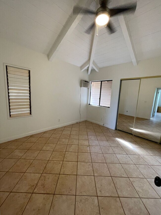 Building Photo - Spacious Mahinahina 3 Bedroom