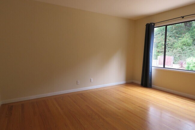 Building Photo - 49 Dellbrook Ave