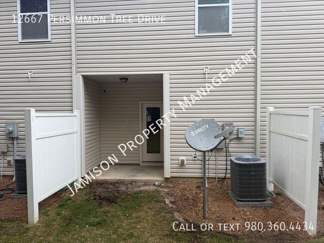 Building Photo - 12667 Persimmon Tree Dr