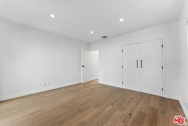 Building Photo - 8833 Ashcroft Ave