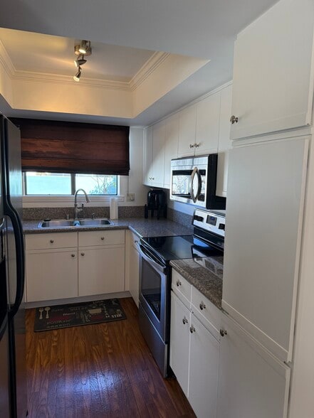 Building Photo - 5000 S Centinela Ave