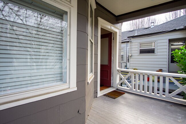 Building Photo - Gorgeous + Spacious 2-Bedroom Flat with Hardwoods, Dishwasher, Fireplace + Etc.!