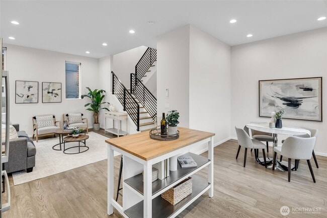 Building Photo - 9732 Woodlawn Ave N