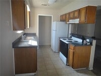 Building Photo - 504 Kings Way Dr