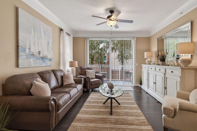 Building Photo - 3202 Myrtlewood Cir E