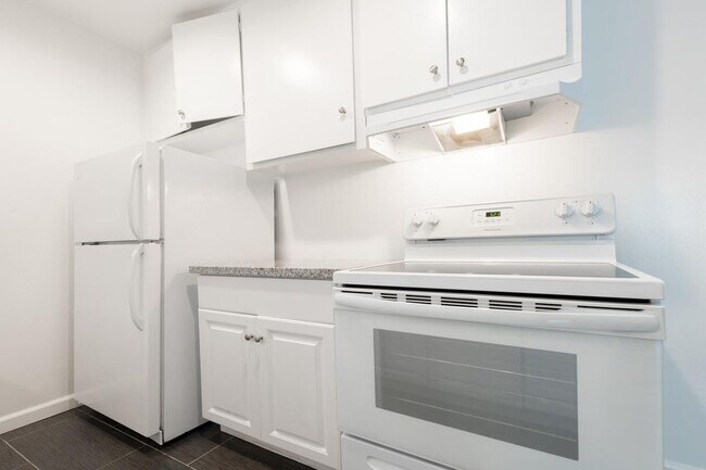 Interior Photo - 1738 Armacost Ave,