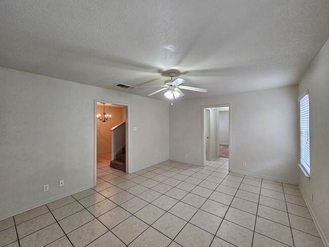 Building Photo - AVAILABLE NOW!