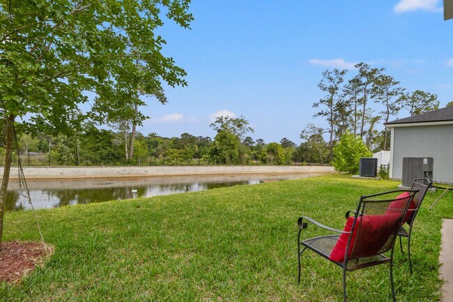 Building Photo - Stunning single-family 4bed/2.5 bath home