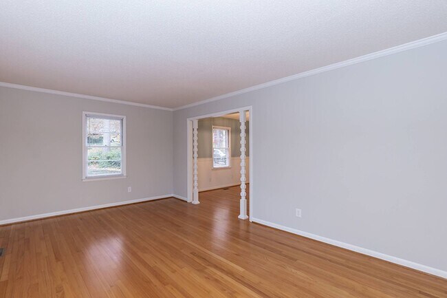 Building Photo - Beautiful Large Home in the Heart of Raleigh!