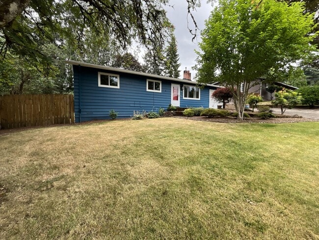 Building Photo - Beautiful 3-Bedroom West Linn Home with Bonus Room, Updated Kitchen and Large Fenced Yard