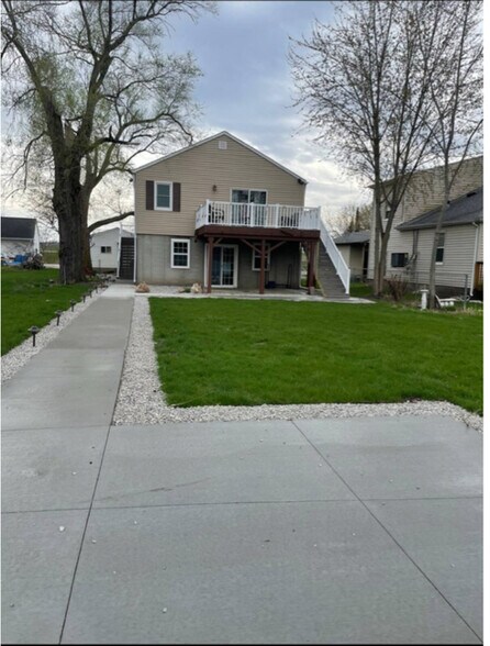 Building Photo - 1611 S Shr Dr