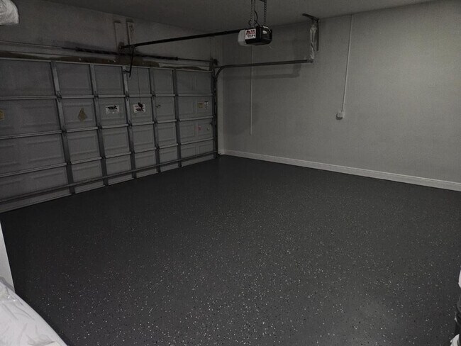 Building Photo - 6490 W Park Ln