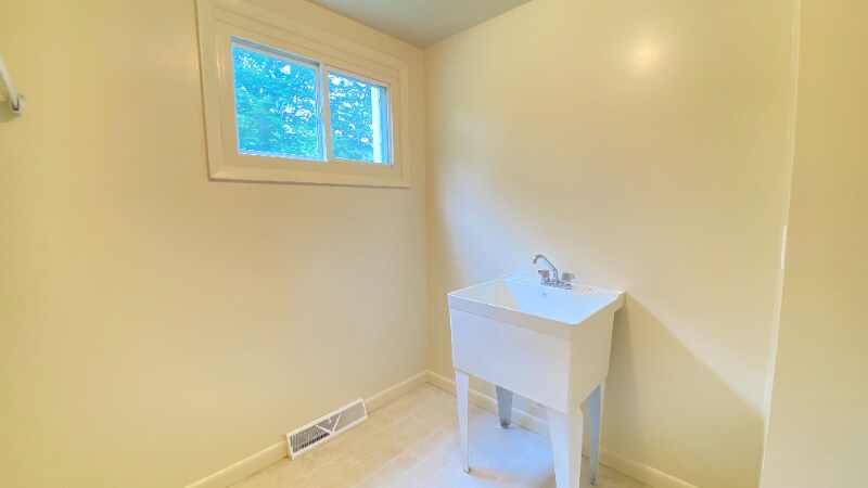 Building Photo - 604 Via Ponderosa