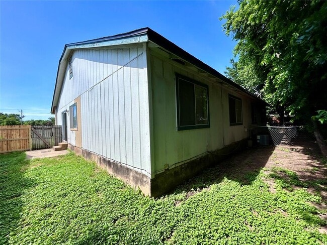 Building Photo - 508 Willowbend Cove