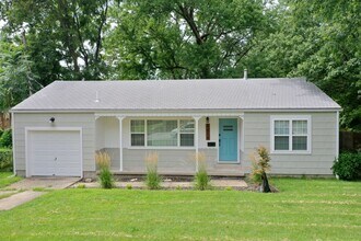 Building Photo - Charming Updated Home in Walkable Westwood