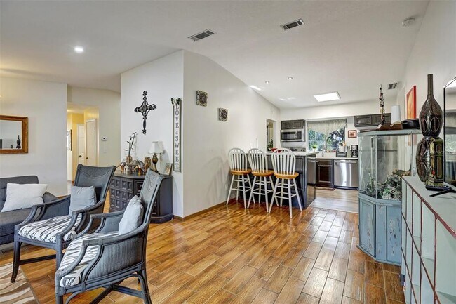 Building Photo - 700 Sunbury Ct