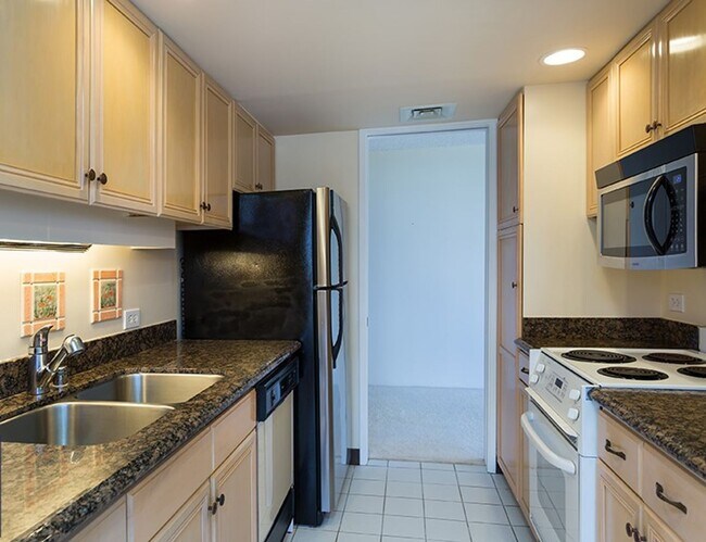 Building Photo - 2 Bedroom Corner Unit with 2 Side-by-Side Covered Parking Stalls in Hawaii Kai