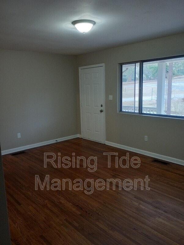 Building Photo - 1628 Brewster Rd