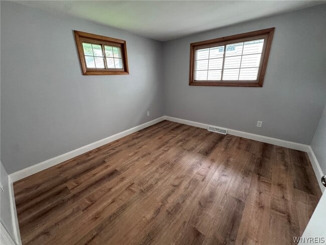 Building Photo - 685 Longmeadow Rd