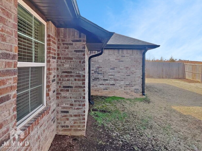 Building Photo - 5904 SW Teppee Ave