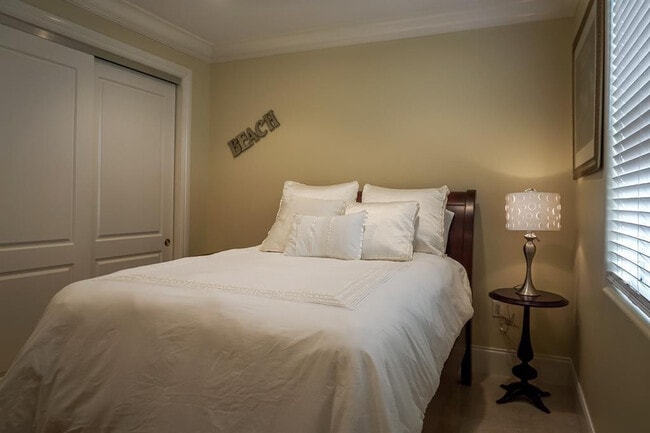 Building Photo - 3035 Riomar St