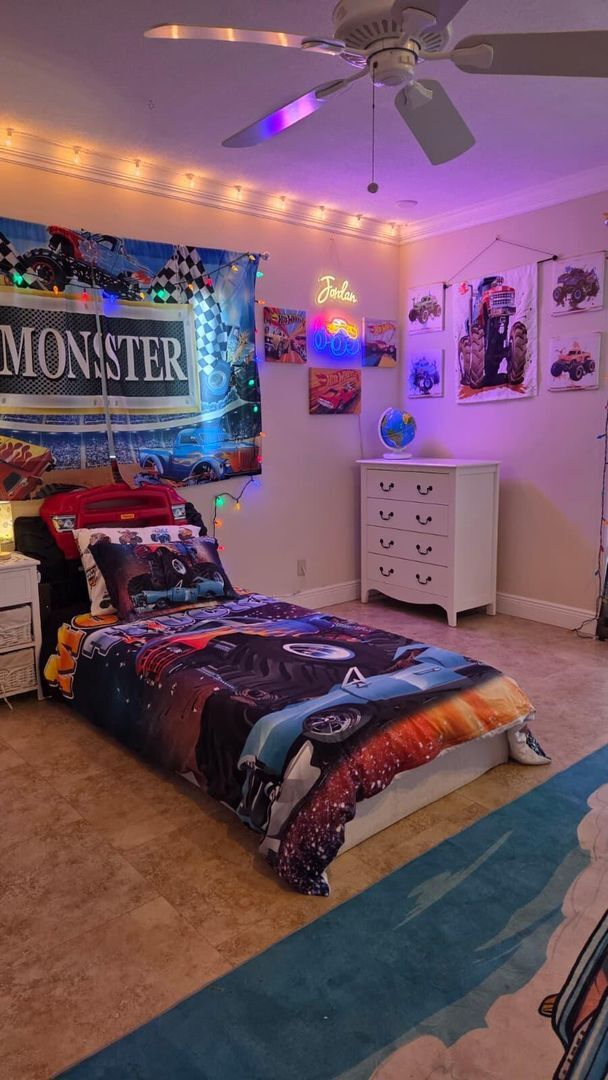 Building Photo - 4705 Holly Dr