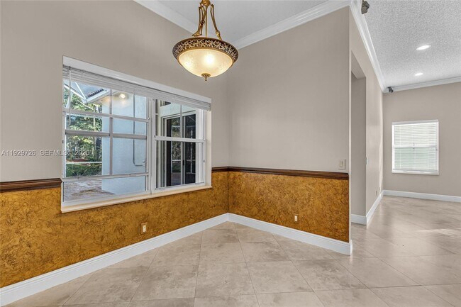 Building Photo - 949 Tanglewood Cir