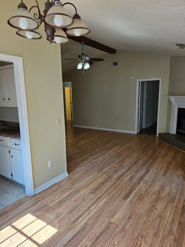 Building Photo - 620 Honey Ridge Ln