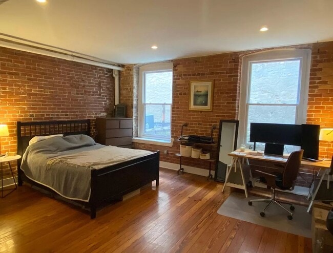 Building Photo - Beautiful 1-Bedroom Apartment in the Heart of Northern Liberties! Available mid-June!