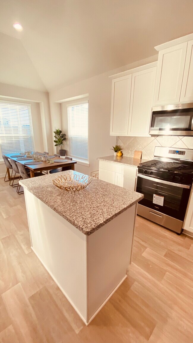 Building Photo - 7847 Grand Louis Way
