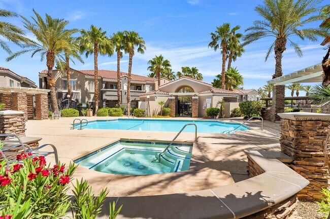Building Photo - Spacious single-level, first-floor unit featuring 3 bedrooms and 2 bathrooms.
