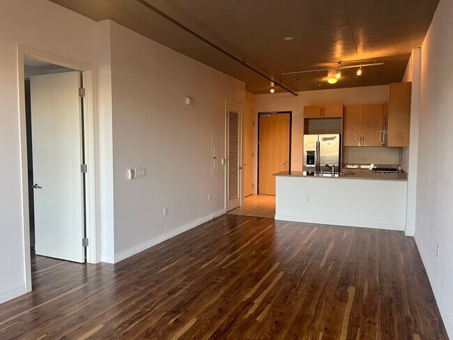 Building Photo - 353 E Bonneville Ave